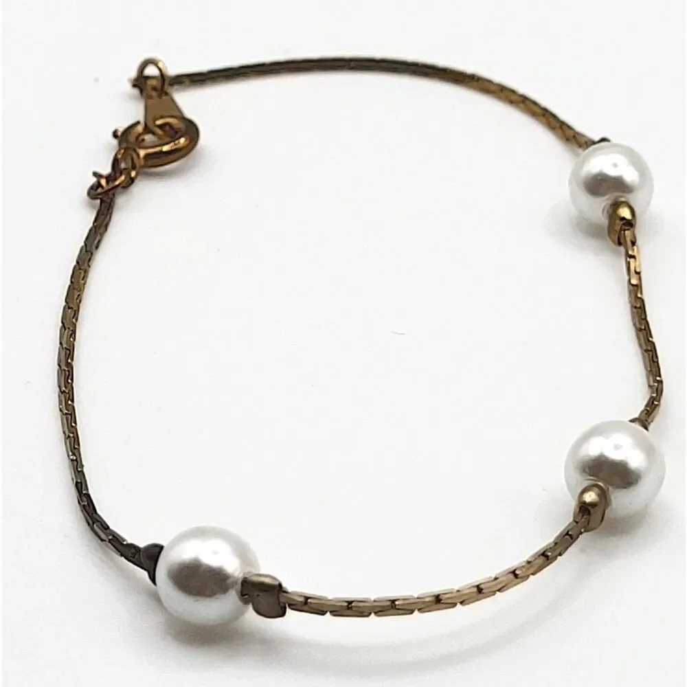 Vintage Goldtone Imitation Pearl Station Bracelet 7in